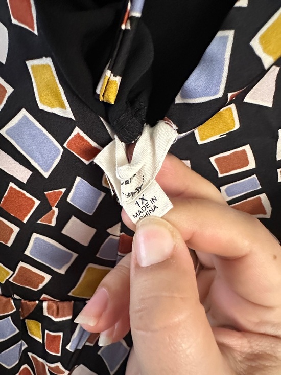 Entro Multicolor Geometric Print Balloon Sleeve Blouse Size 1X - Picture 5 of 5